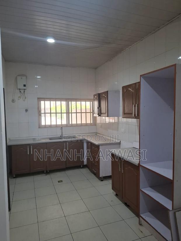 3bdrm House in Sakumono Community, Tema Metropolitan for rent · Photo 1