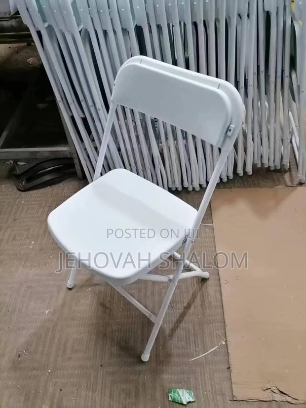 Folder Chair Available for Sale · Photo 1