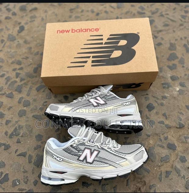 New Balance Nb740 Sneakers · Photo 1