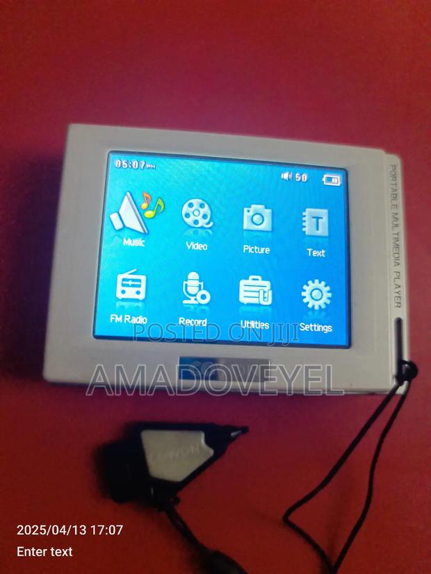 Crown D2 Digital Mp3 Player · Photo 1