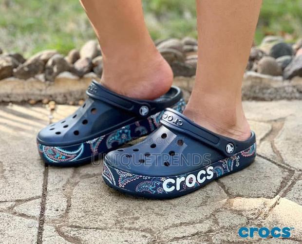 Navy Bandana Print Crocs · Photo 3