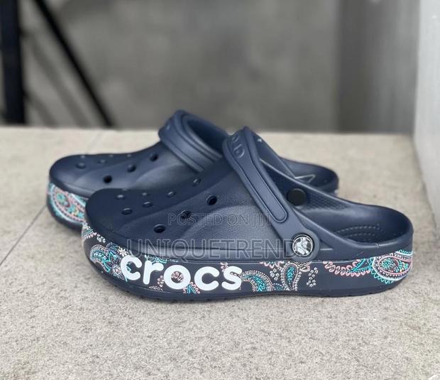 Navy Bandana Print Crocs · Photo 2