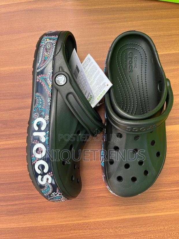 Black Unisex Bayaband Crocs