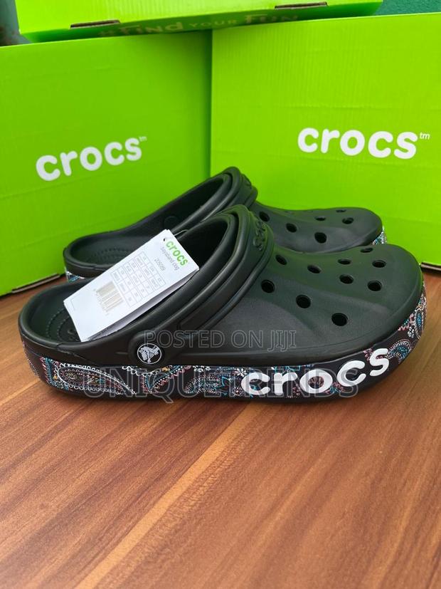 Black Unisex Bayaband Crocs · Photo 2