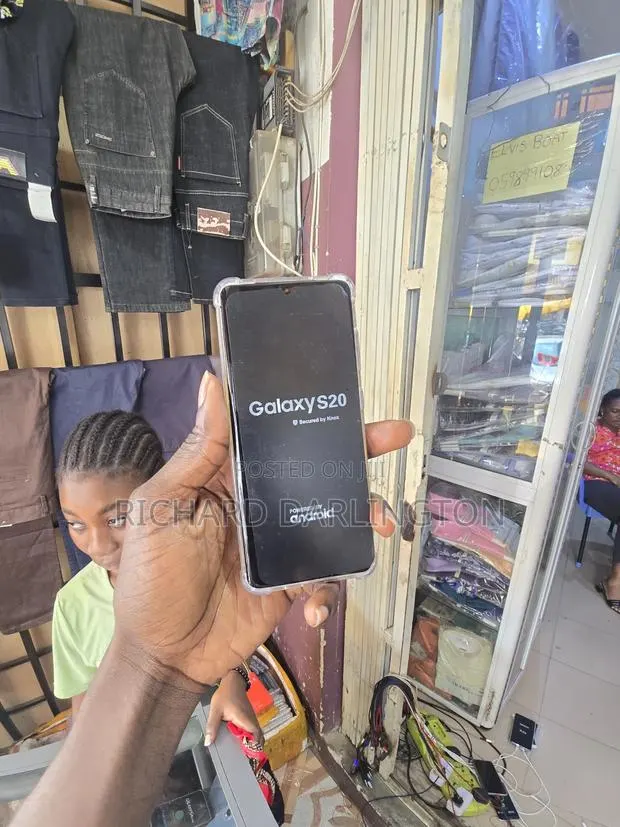 Samsung Galaxy S20 128 GB Pink · Photo 1