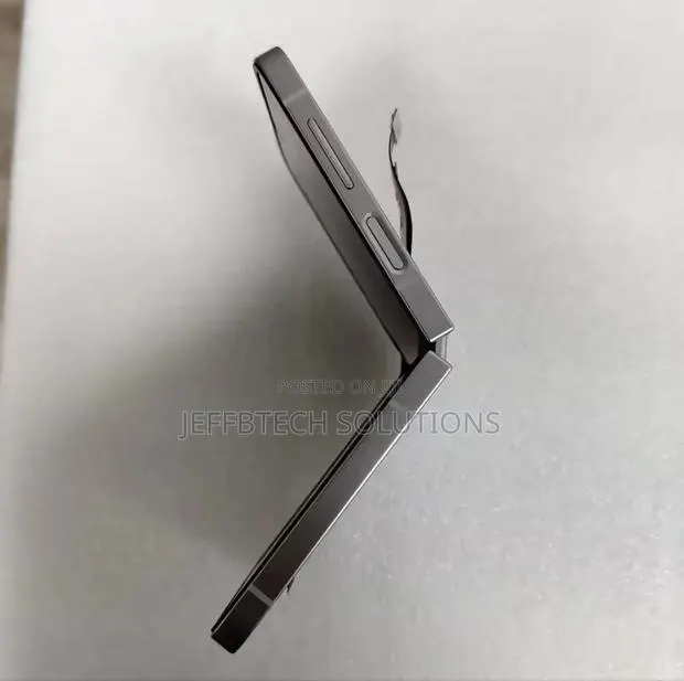 Galaxy Flip 6 Screen · Photo 2