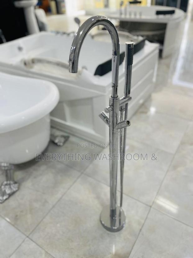 Queens Bathtub_jacuzzilike Bath_shower Bathtub_queen’S Bath · Photo 4