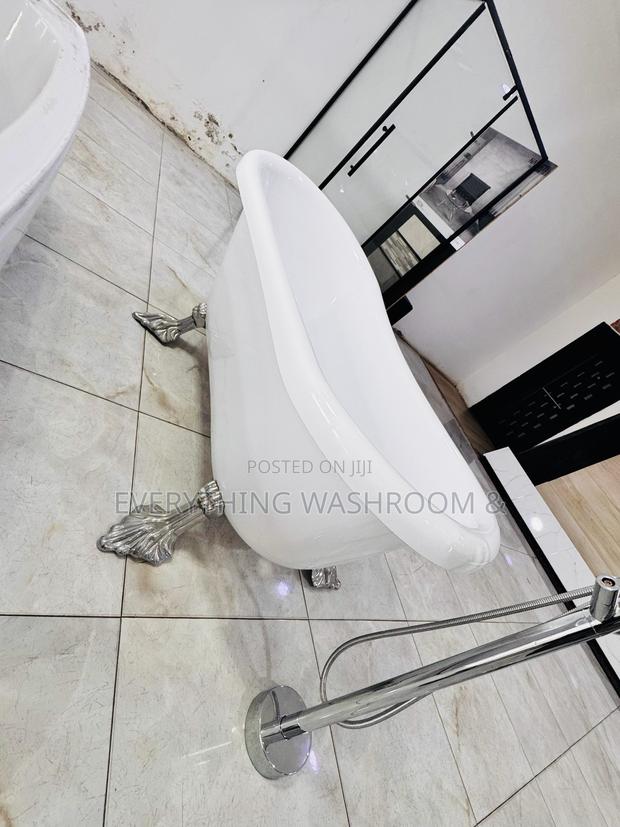 Queens Bathtub_jacuzzilike Bath_shower Bathtub_queen’S Bath · Photo 2