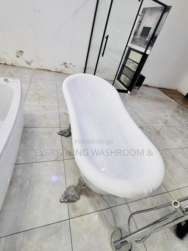 Queens Bathtub_jacuzzilike Bath_shower Bathtub_queen’S Bath · Photo 3