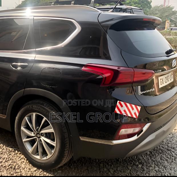 Hyundai Santefe For Rent Come With A Driver · Photo 4