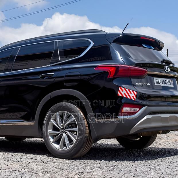 Hyundai Santefe For Rent Come With A Driver · Photo 5