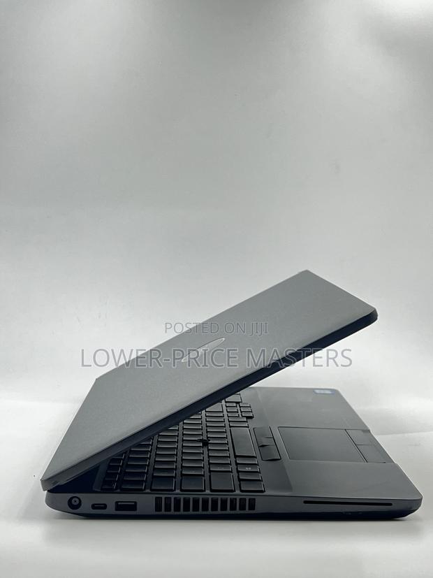 New Laptop Dell Precision 15 3541 16GB Intel Core I7 SSD 512GB · Photo 2