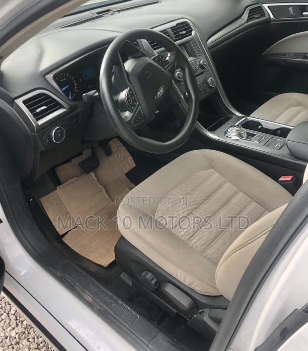 Ford Fusion SE AWD 2017 White · Photo 8