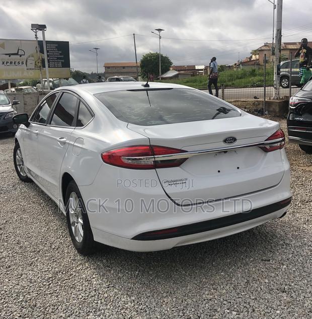Ford Fusion SE AWD 2017 White · Photo 6