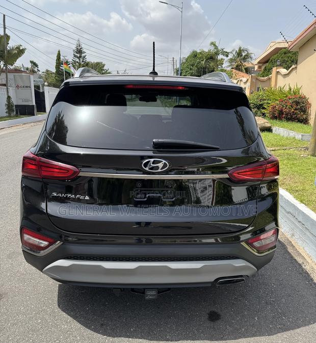Hyundai Santa Fe SE 2.4 AWD 2019 Black · Photo 4