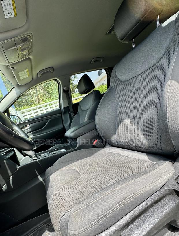 Hyundai Santa Fe SE 2.4 AWD 2019 Black · Photo 5