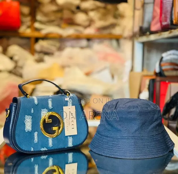 Ladies' Handbag With Hat · Photo 1