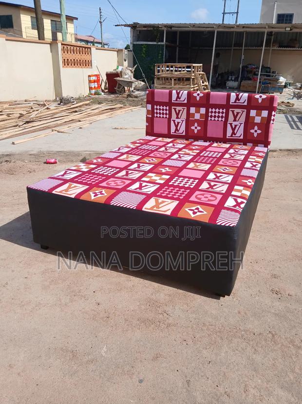 Colourful Lv Inbuilt Double Bed · Photo 1