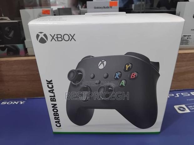 Xbox Carbon Black Controller · Photo 1