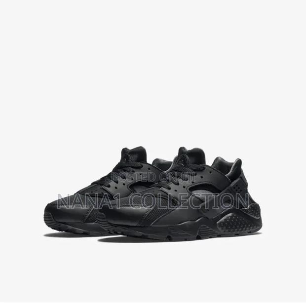 Nike Air Huarache Trainers Triple Black · Photo 2