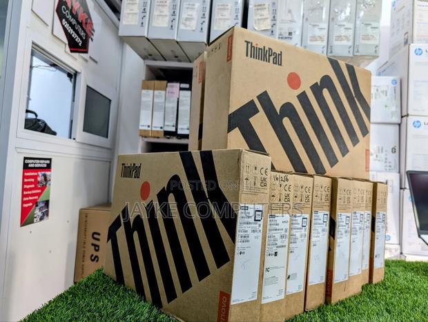New Laptop Lenovo ThinkPad E16 G1 8GB Intel Core I5 SSD 512GB · Photo 1