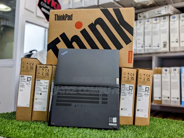 New Laptop Lenovo ThinkPad E16 G1 8GB Intel Core I5 SSD 512GB · Photo 2