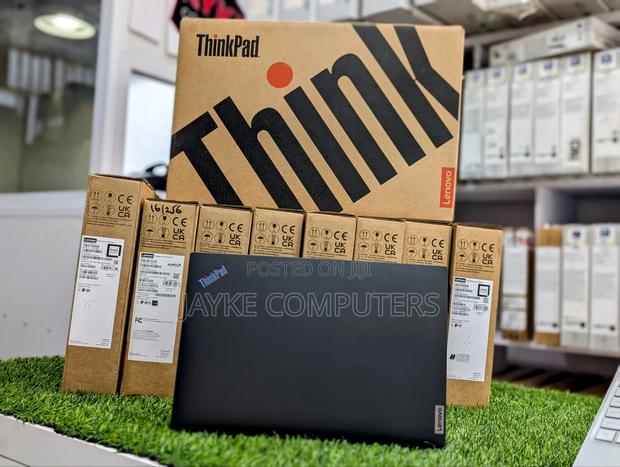 New Laptop Lenovo ThinkPad E16 G1 8GB Intel Core I5 SSD 512GB · Photo 4