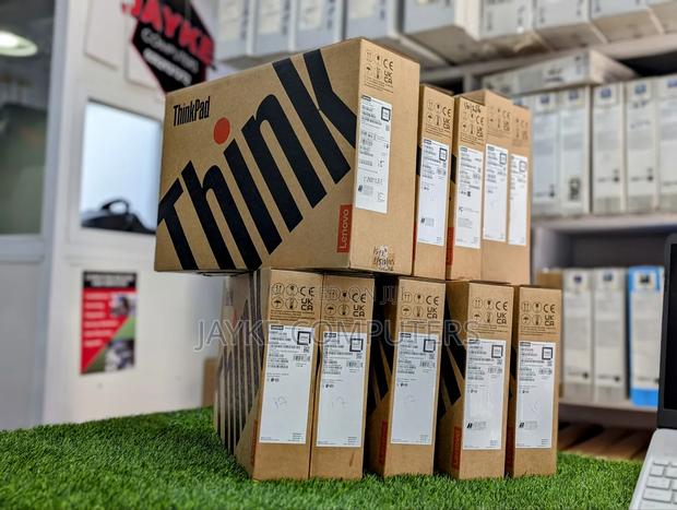 New Laptop Lenovo ThinkPad E14 G5 16GB AMD Ryzen 5 SSD 256GB · Photo 4
