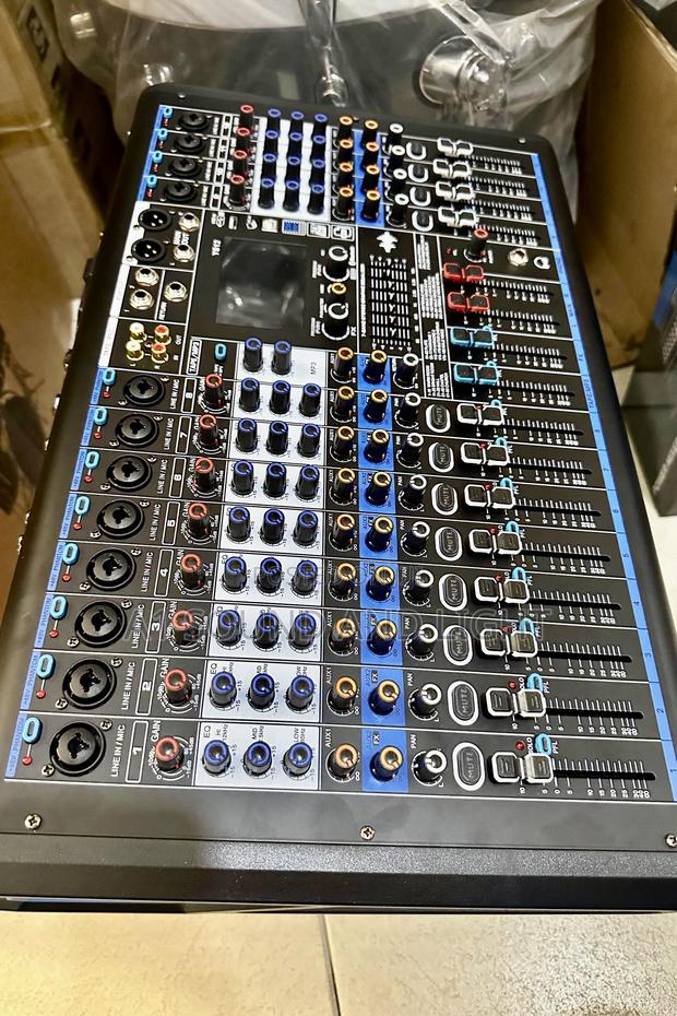 Yamaha [Ys-16] Powered Mixer With Effects · Photo 2
