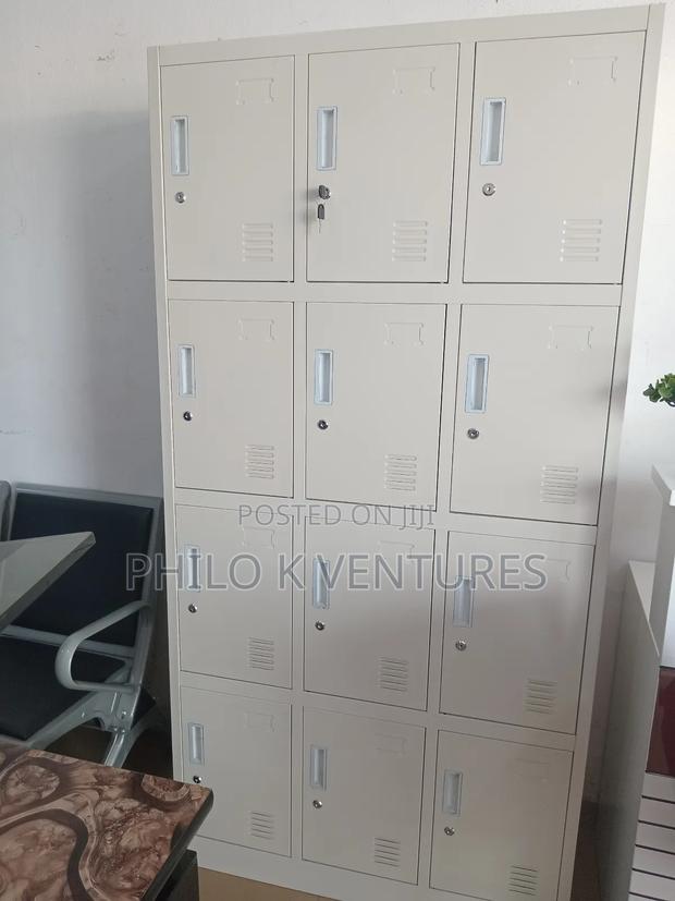 12 Locker Metal Cabinet · Photo 1