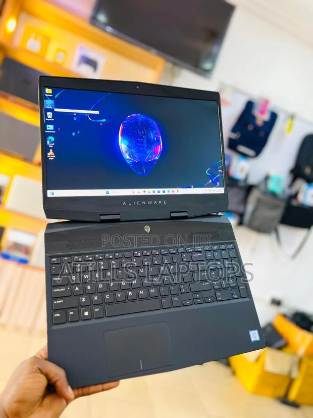 Laptop Dell Allenware M15 R5 32GB Intel Core I7 SSD 1T · Photo 2