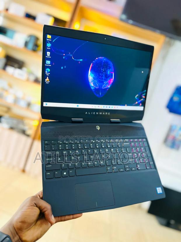 Laptop Dell Allenware M15 R5 32GB Intel Core I7 SSD 1T · Photo 3