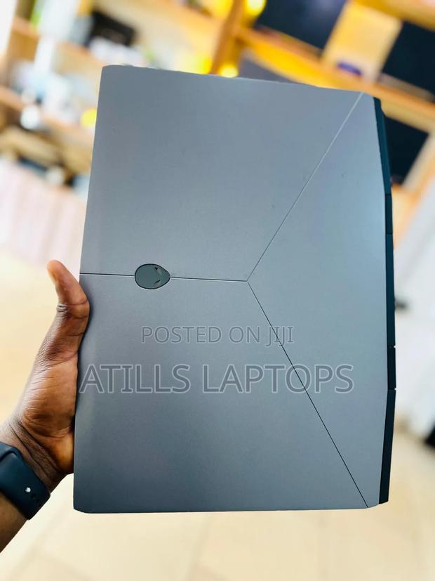 Laptop Dell Allenware M15 R5 32GB Intel Core I7 SSD 1T · Photo 5