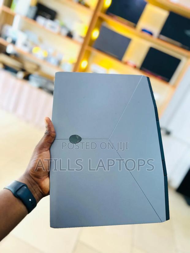 Laptop Dell Allenware M15 R5 32GB Intel Core I7 SSD 1T · Photo 8