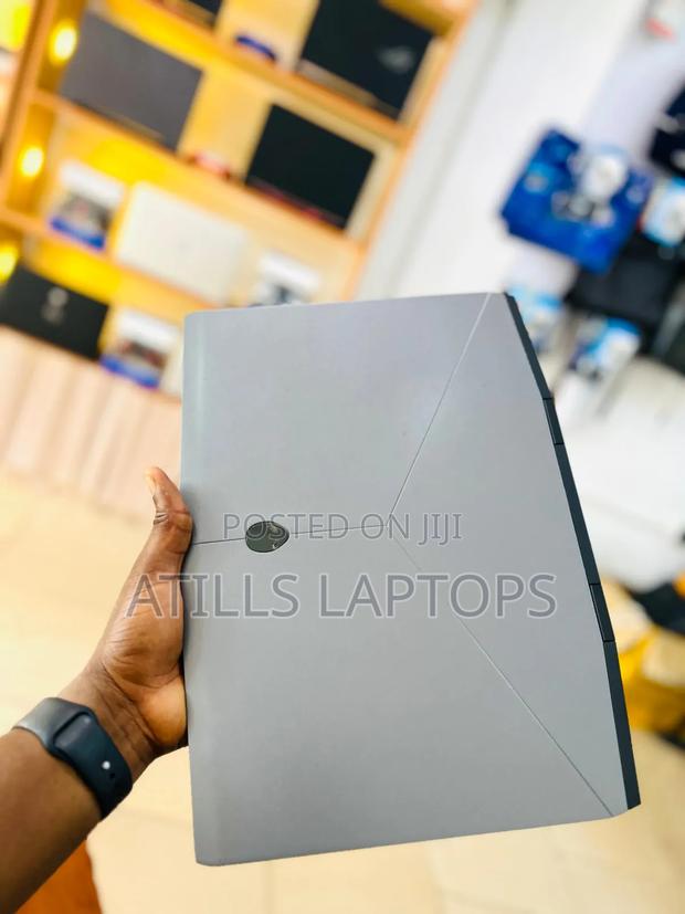 Laptop Dell Allenware M15 R5 32GB Intel Core I7 SSD 1T · Photo 1