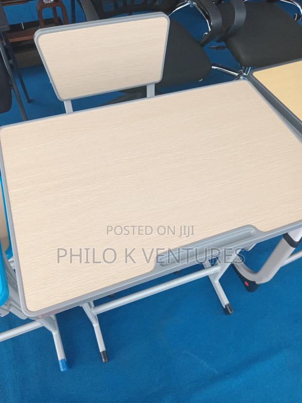 Classroom Desk · Photo 1