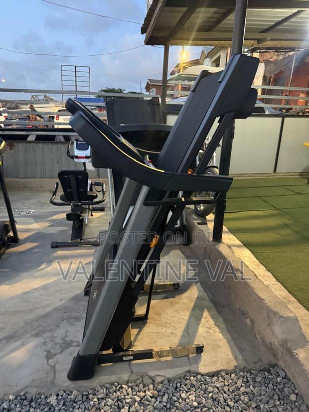 Treadmill With Lovely Design · Photo 1