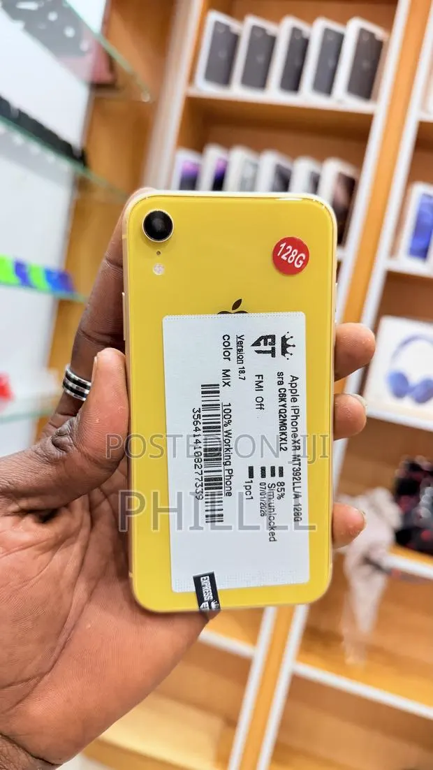 Apple iPhone XR 128 GB Yellow · Photo 1