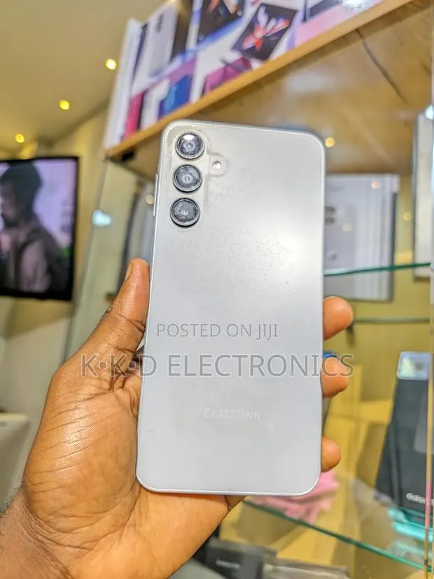 Samsung Galaxy A16 128 GB White · Photo 1
