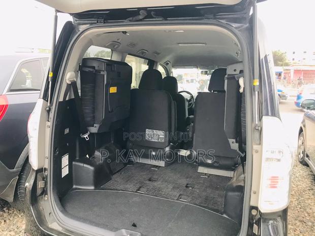 Toyota Voxy 2012 Black · Photo 4