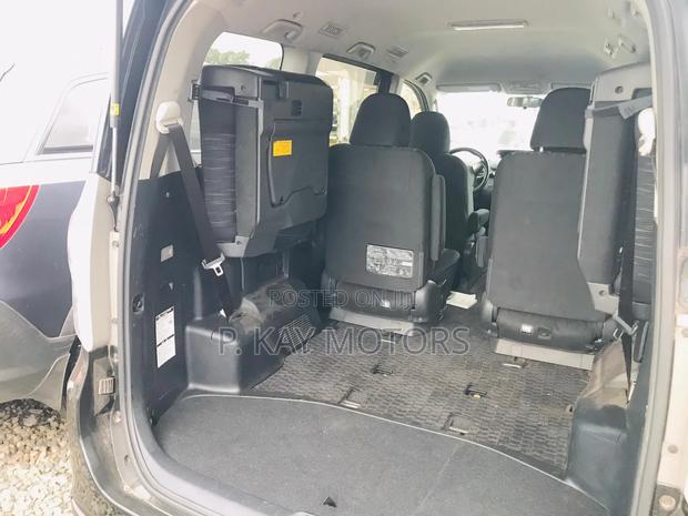 Toyota Voxy 2012 Black · Photo 7