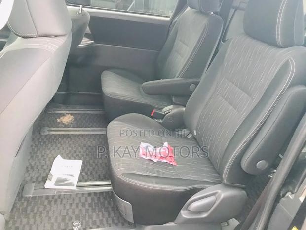 Toyota Voxy 2012 Black · Photo 1