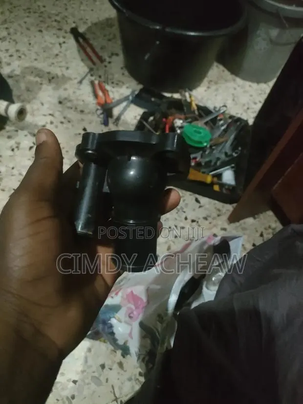 Ford Escape 2007 Thermostat Housing · Photo 1