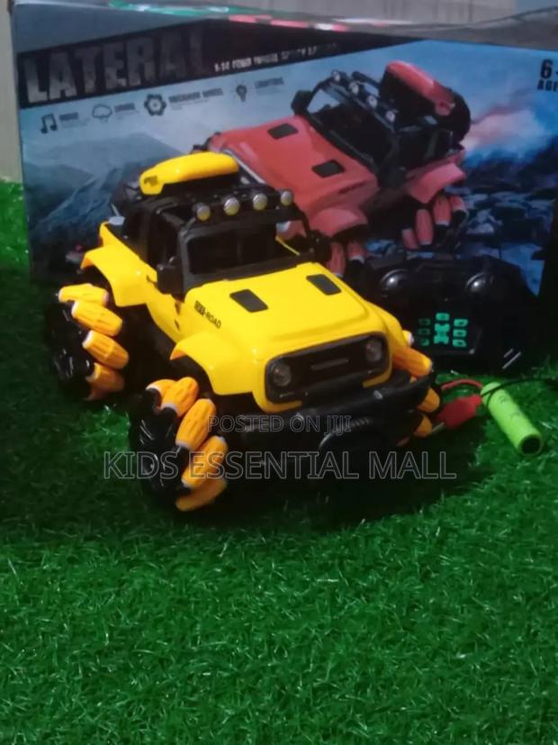 Remote Control Stunt Car · Photo 3