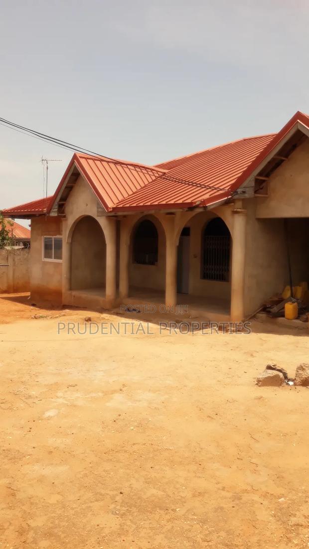 3bdrm House in Gbawe for sale · Photo 4