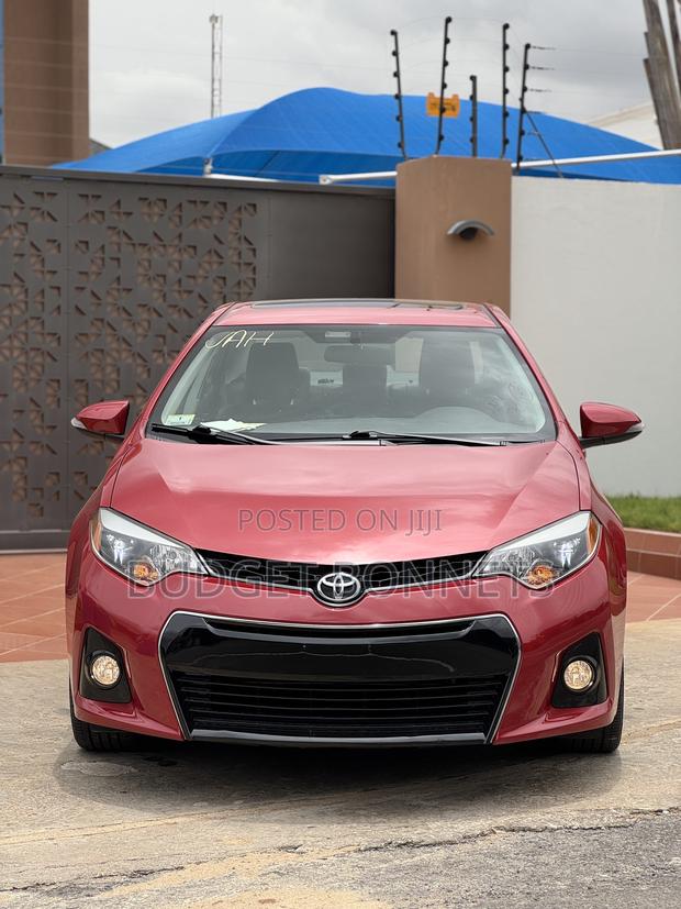 Toyota Corolla S 4dr Sedan (1.8L 4cyl CVT) 2015 Red · Photo 3