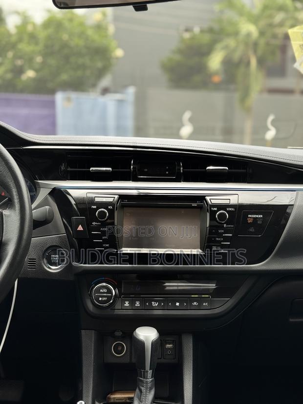 Toyota Corolla S 4dr Sedan (1.8L 4cyl CVT) 2015 Red · Photo 5