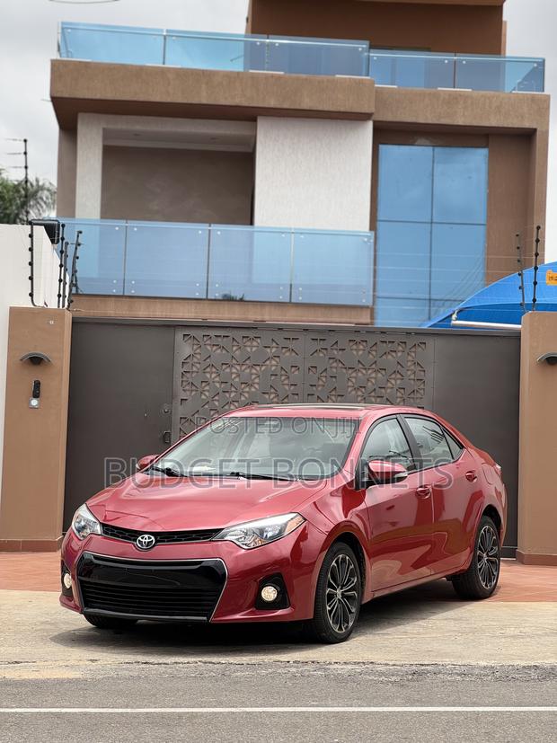 Toyota Corolla S 4dr Sedan (1.8L 4cyl CVT) 2015 Red · Photo 2