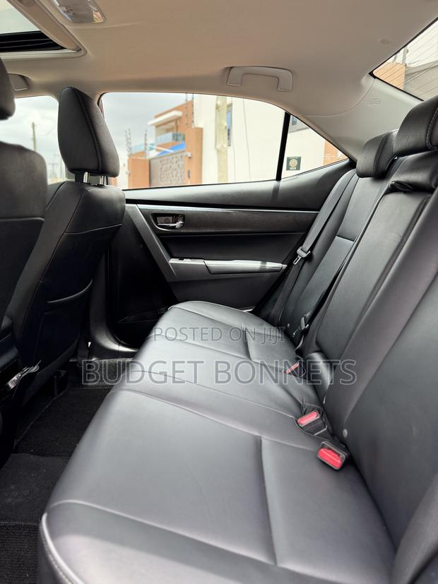 Toyota Corolla S 4dr Sedan (1.8L 4cyl CVT) 2015 Red · Photo 6