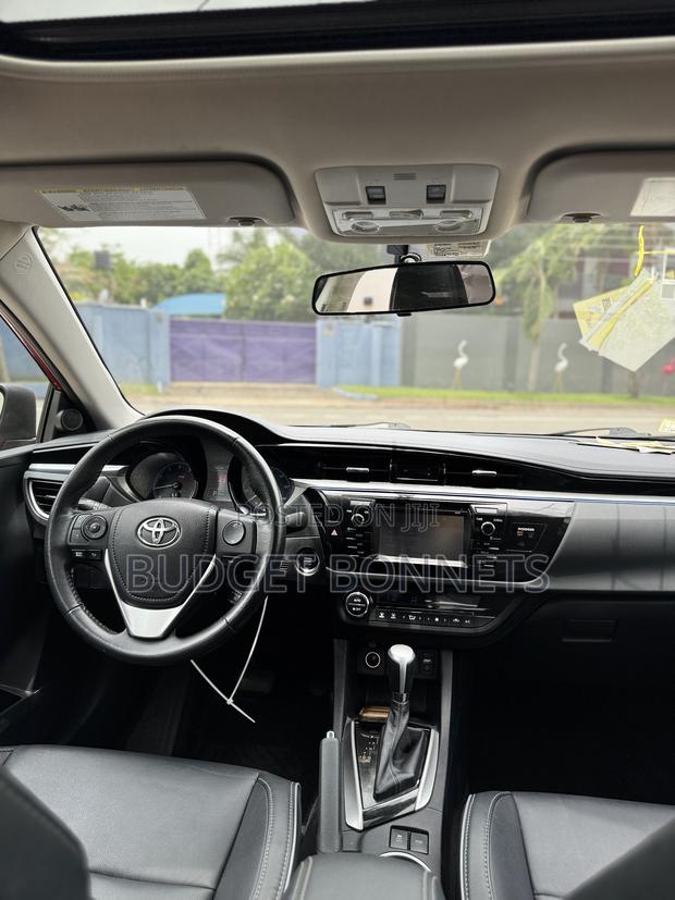 Toyota Corolla S 4dr Sedan (1.8L 4cyl CVT) 2015 Red · Photo 4